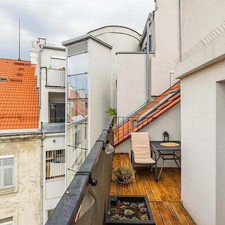 Appartement The Golden Mezzanine In Bratislava