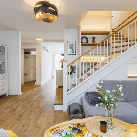 The Golden Mezzanine In *